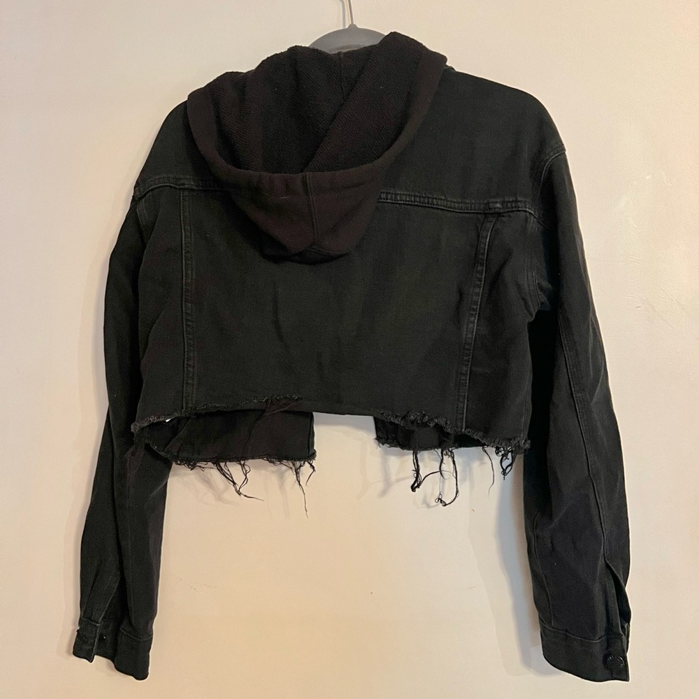 Cropped Denim Jacket - Picture 4 of 9